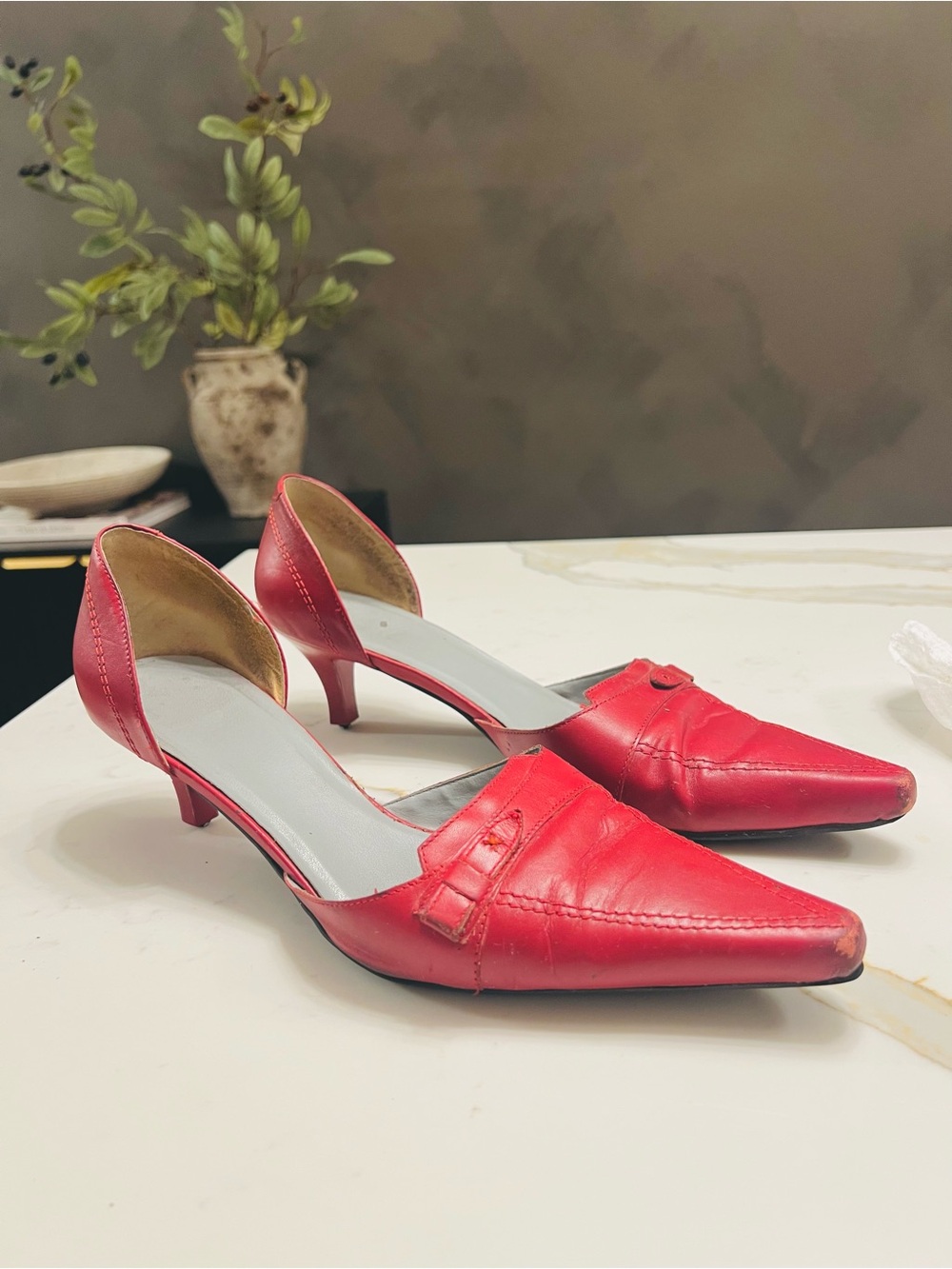 BCBG Vintage Y2K Red Pointed-Toe D'Orsay Kitten Heel Pumps - Women